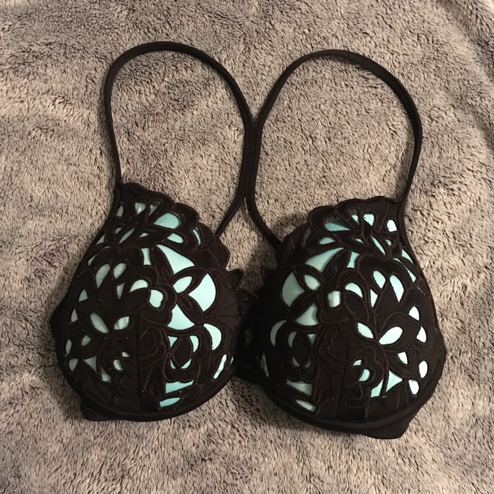 Light lift bikini top